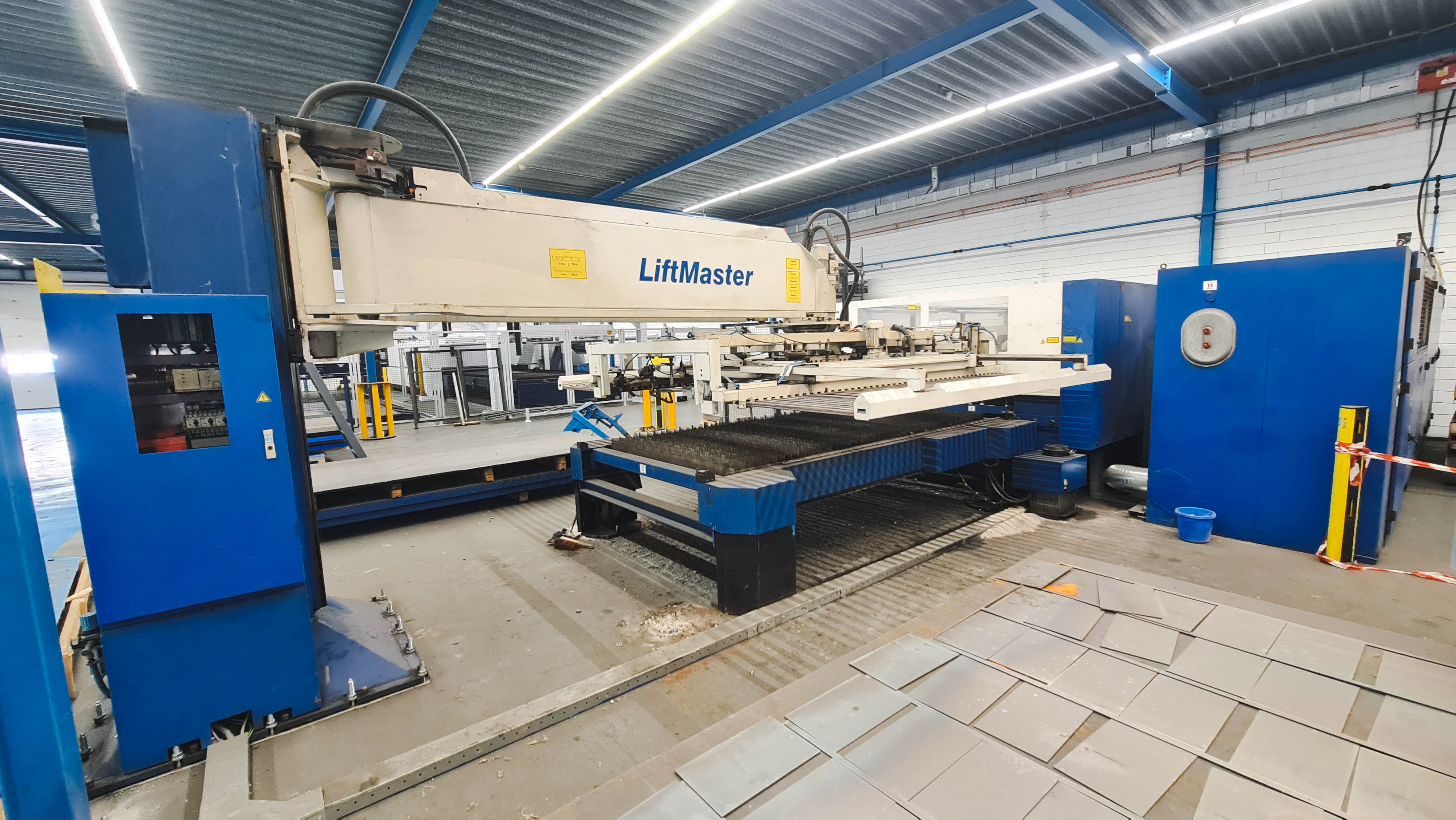 Usado Corte por láser Trumpf Trumatic L3030 I 2001