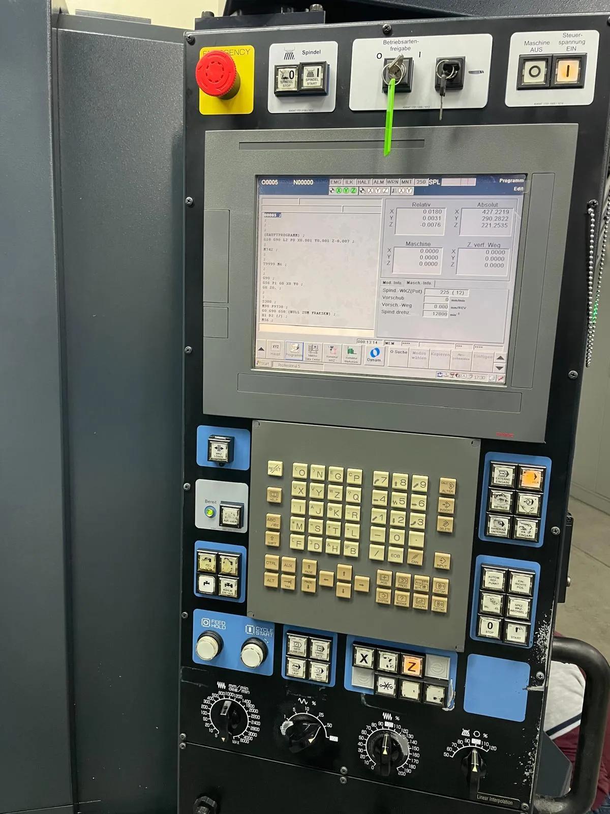 Usado Centro de mecanizado vertical Makino V33 I 2007