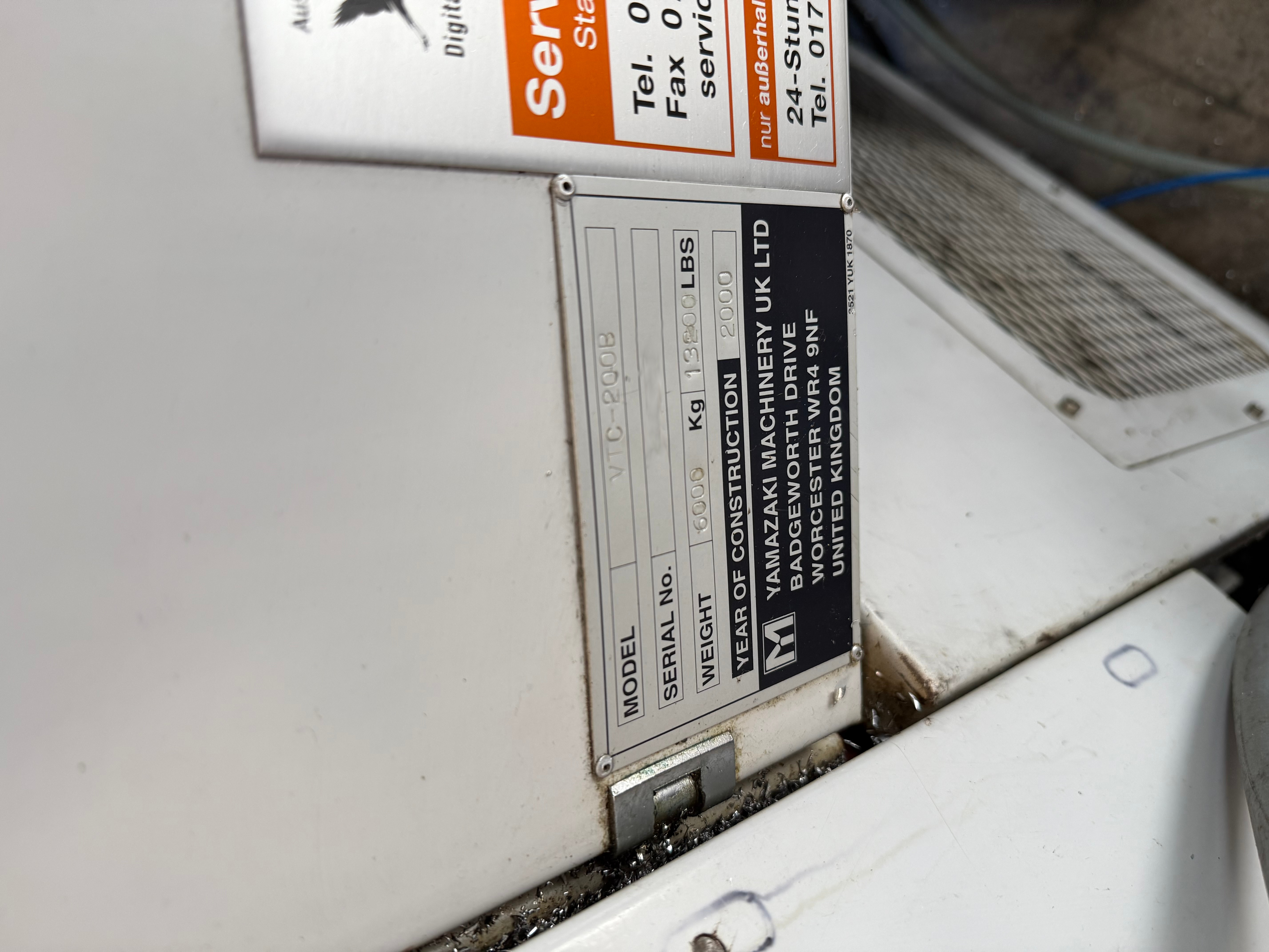 Used Mazak VTC-200 B I Vertical Machining Center I 2000