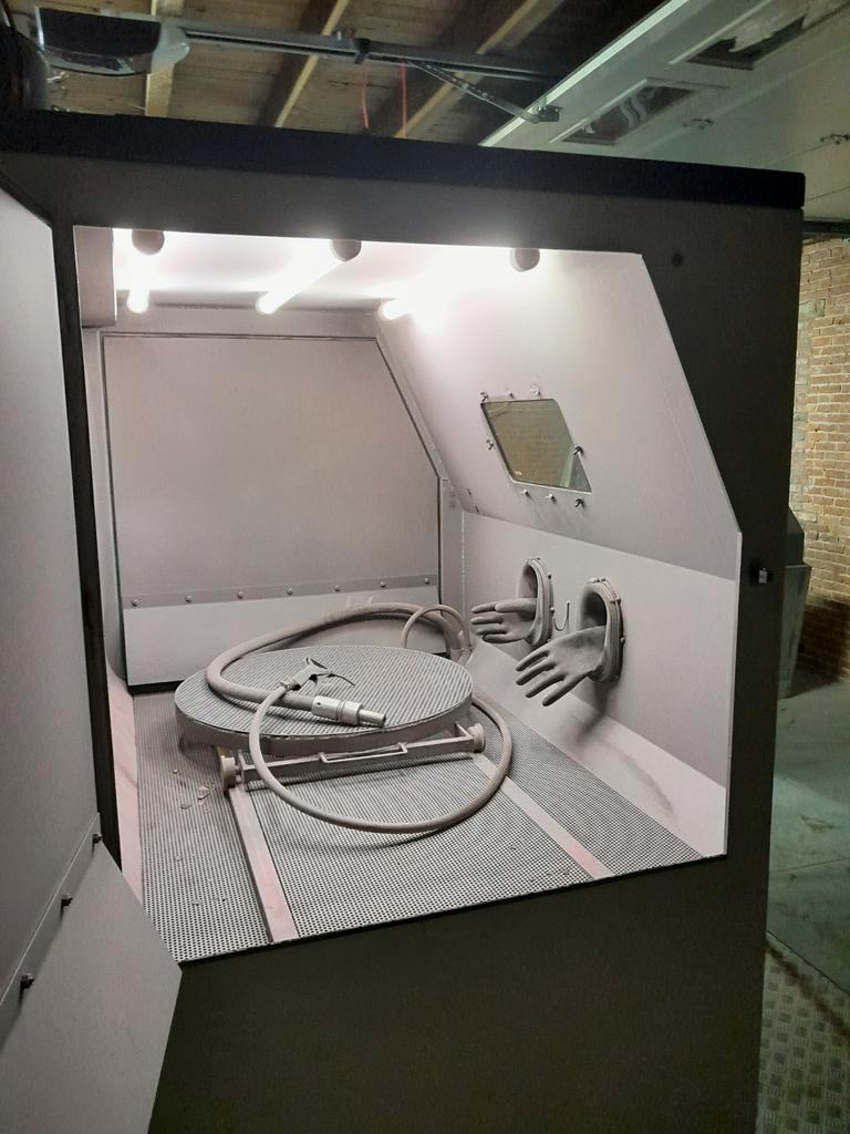 Used Laborex 1500P I Pressure blasting cabinets I 2012