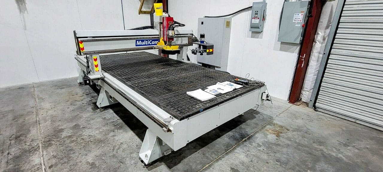 Usado Multicam MG205 - Máquina de Grabado CNC - 2009