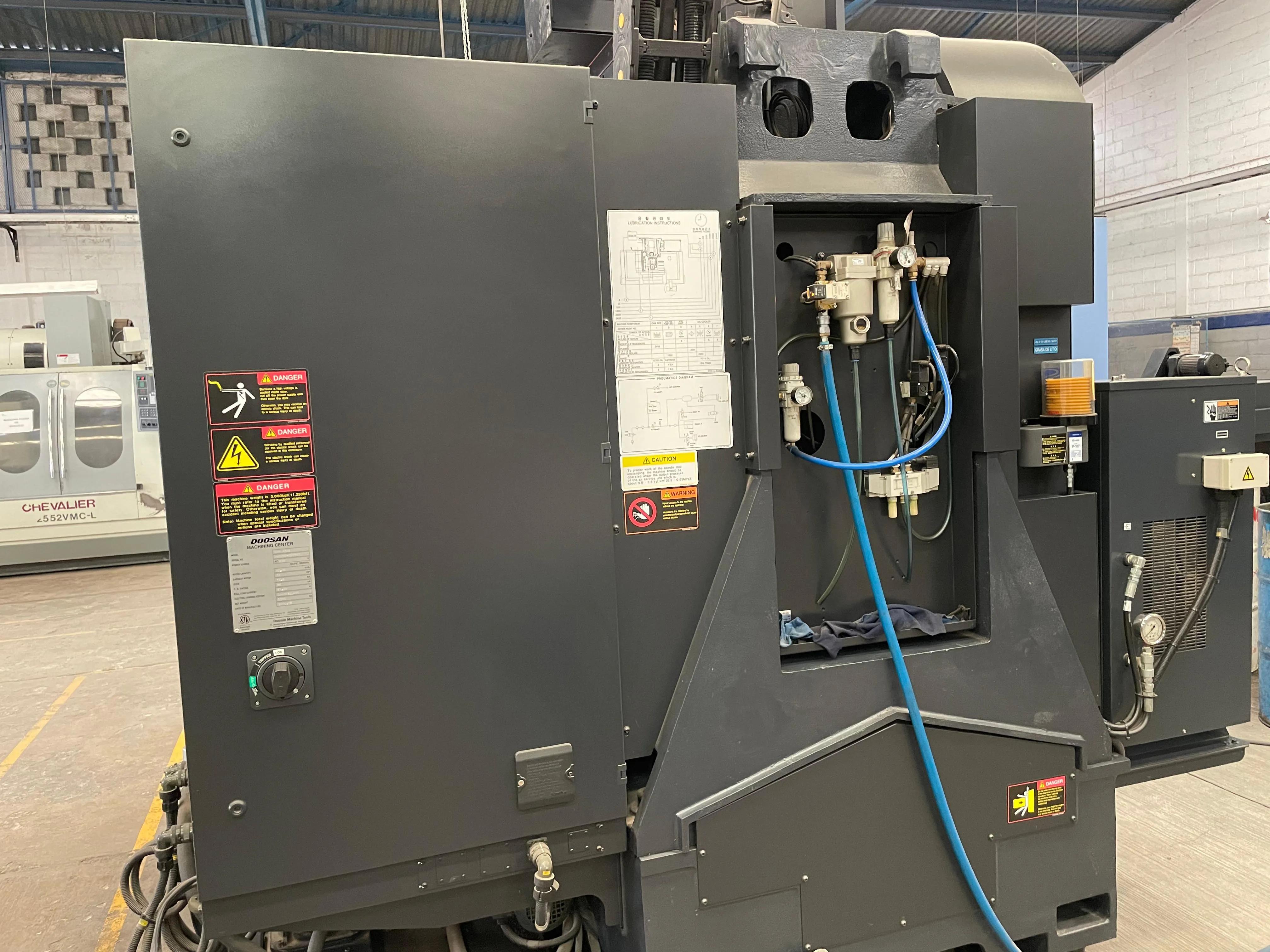 Gebruikt Doosan DNM 4500 I Verticaal Bewerkingscentrum