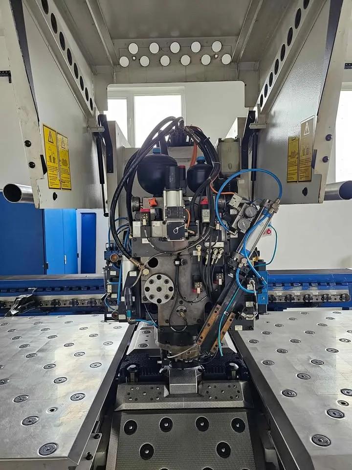 Usado Punzonadora Trumpf Trumatic 500 R I, año 2003