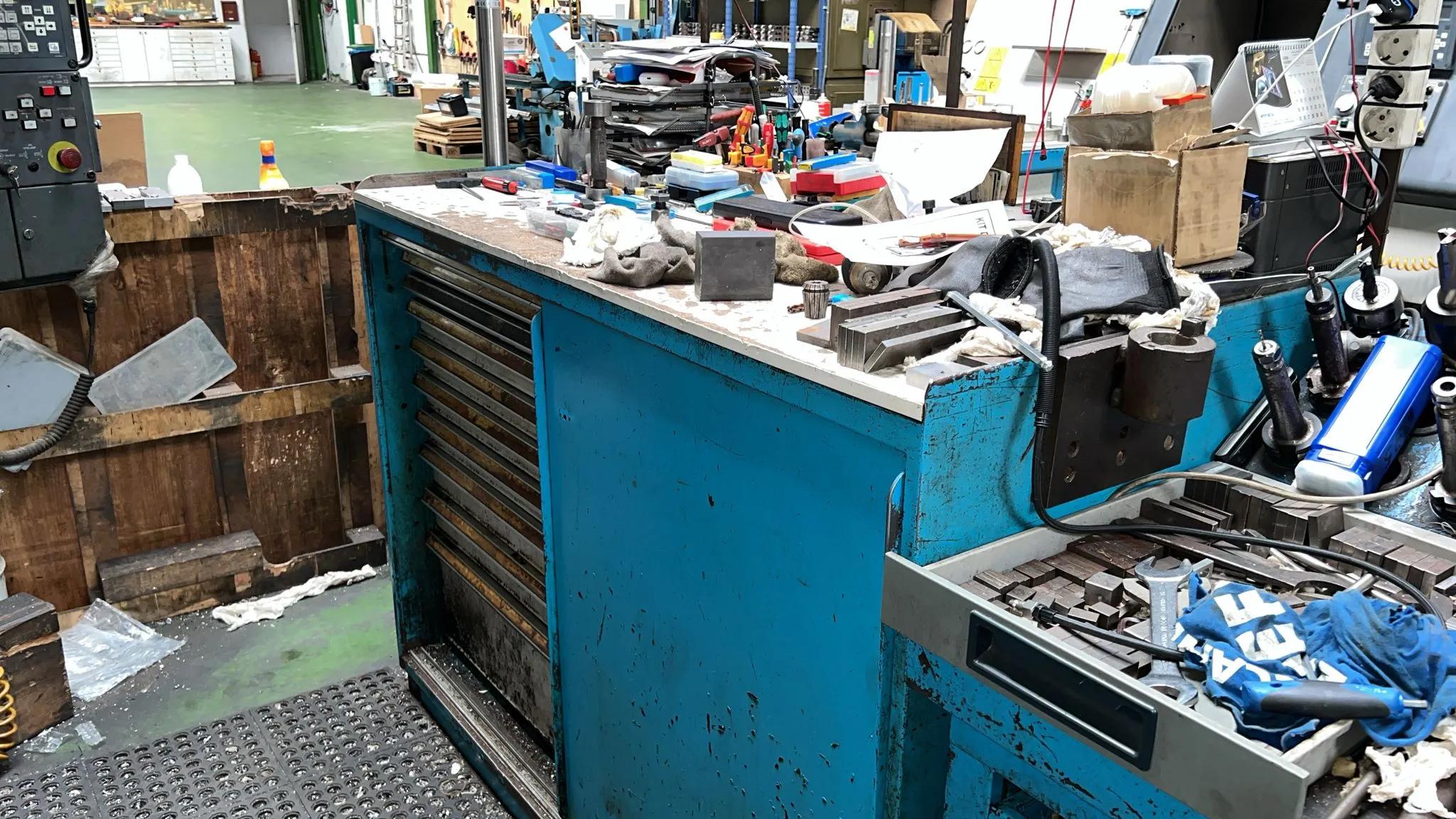 Used Mazak VTC-200B I Vertical Machining Center I 2000