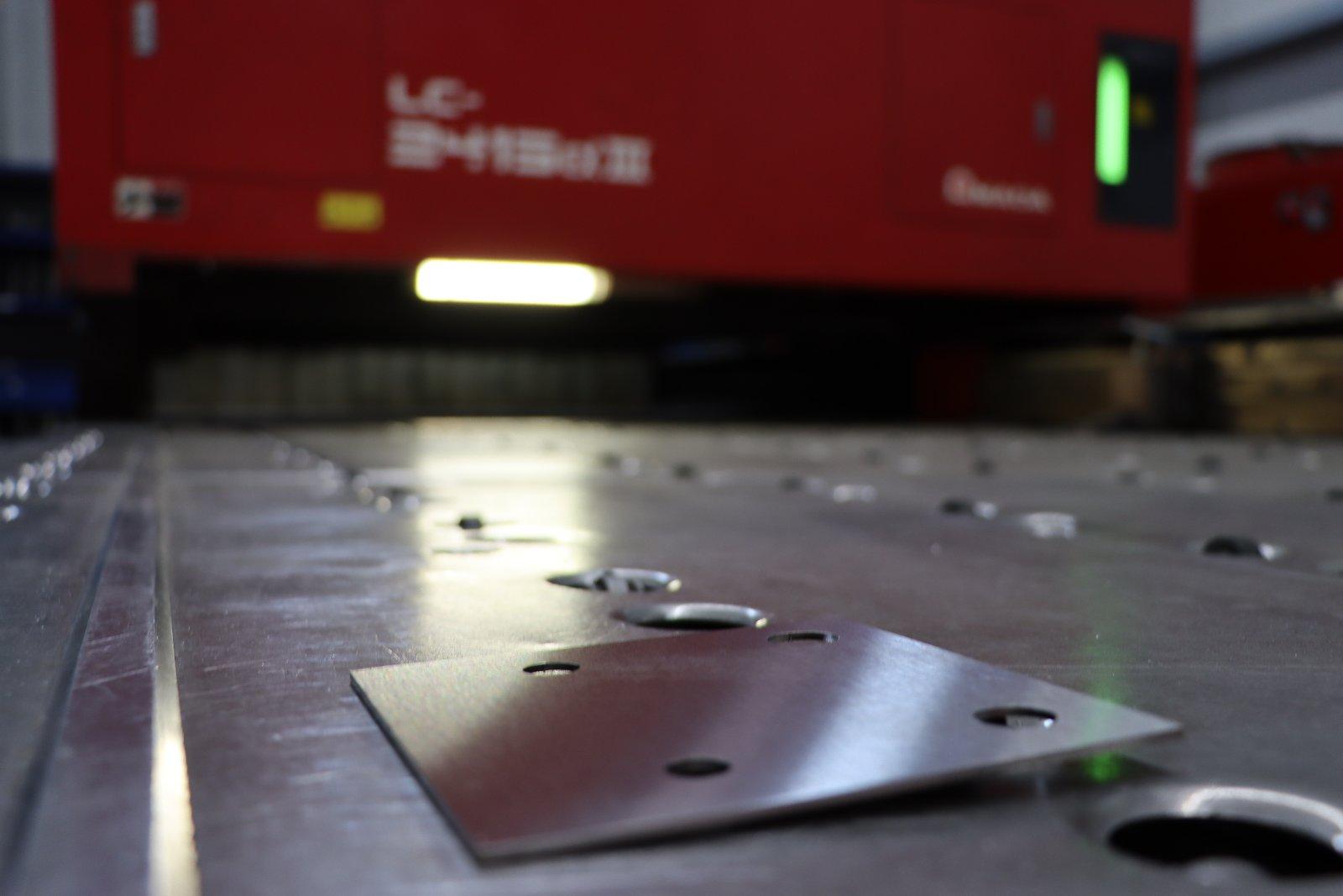 Used Amada LC-2415 Alpha III I Laser Cutting I 2000