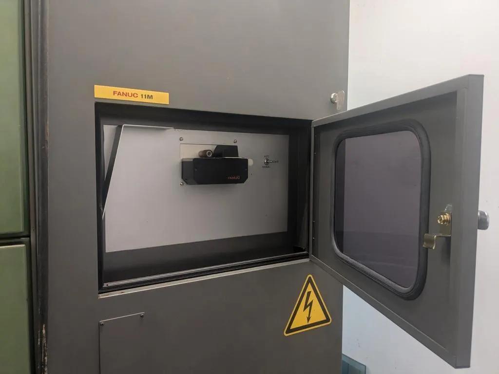 Usado Centro de mecanizado vertical Mori Seiki MV 45/40 I, 1986