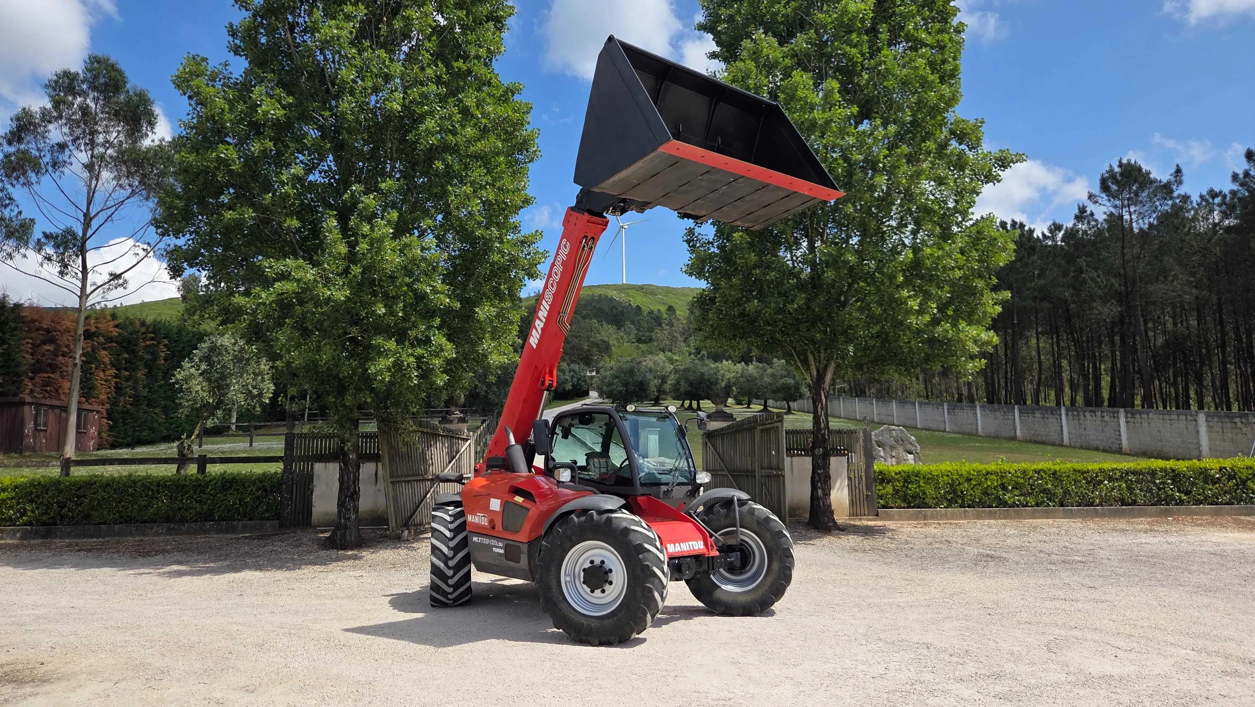 Used Manitou MLT 735-120 LSU I Agricultural Telehandler I 2010