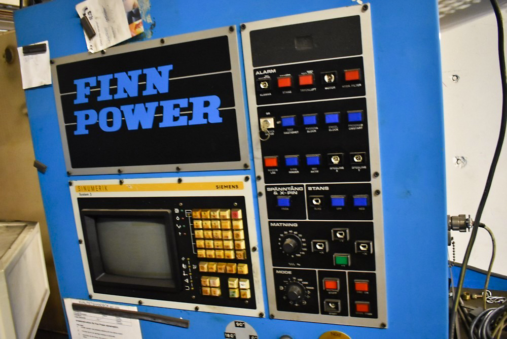 Usado Finn-Power TP 300 - Máquina de Perforación - 1986