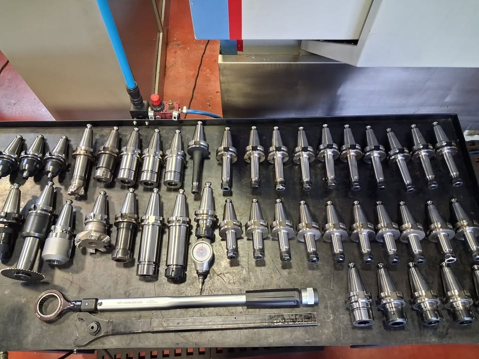 Used Hardinge XR600-5AX I Vertical Machining Center I 2007