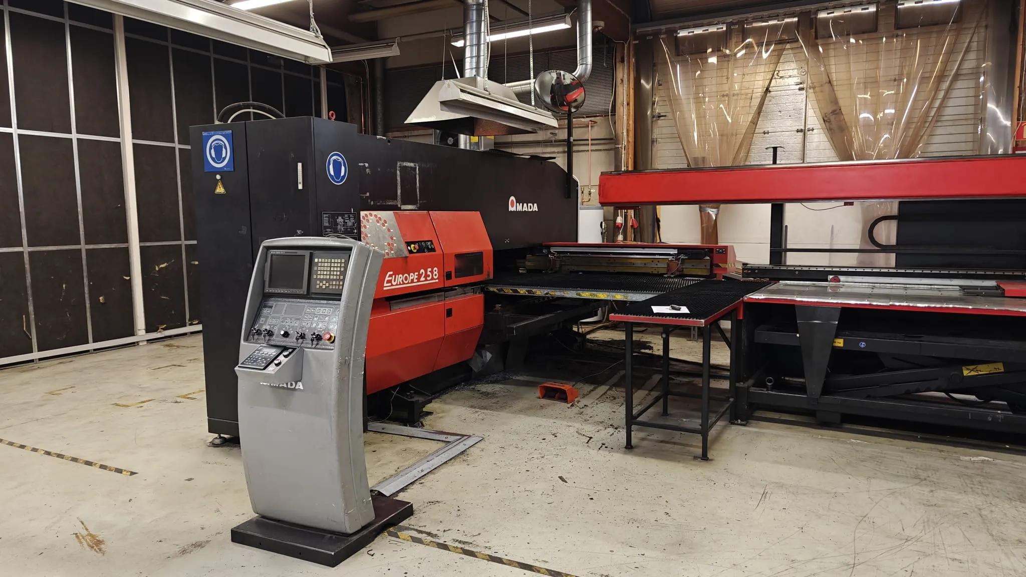 Gebruikt Amada Europe 258 I Ponsmachine