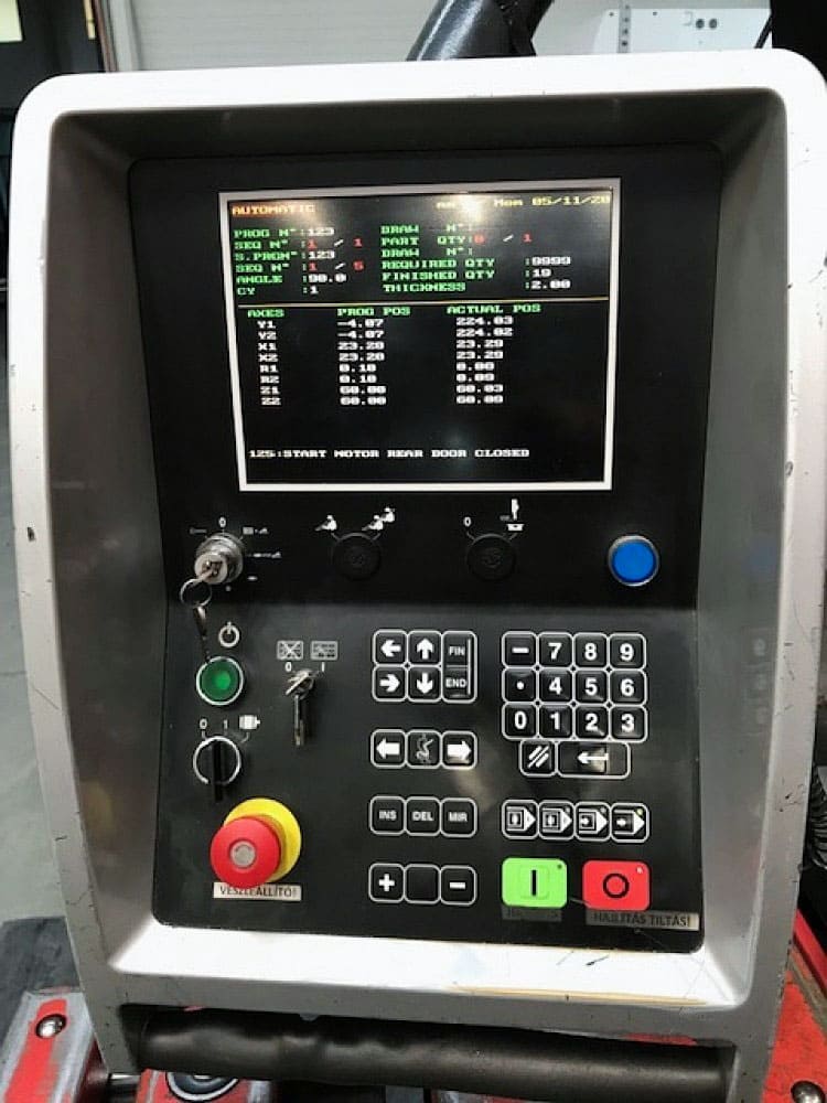 Usado Amada HFE 1303 L - Prensa hidráulica - 2004