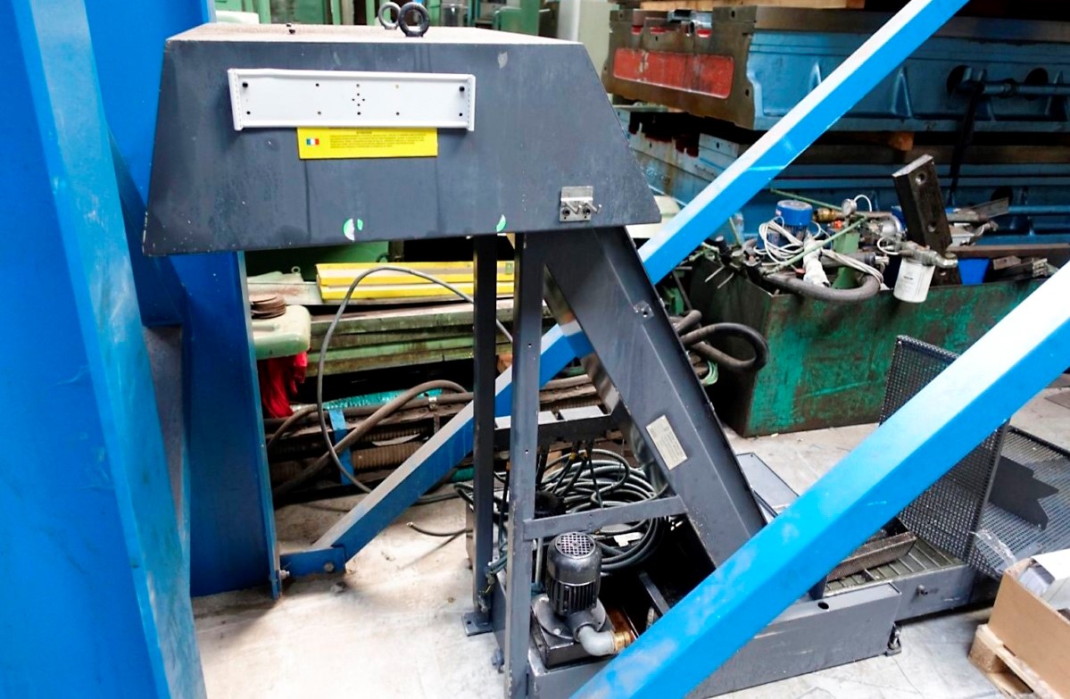 Used Unisign UV4000 - Vertical Machining Center - 2007