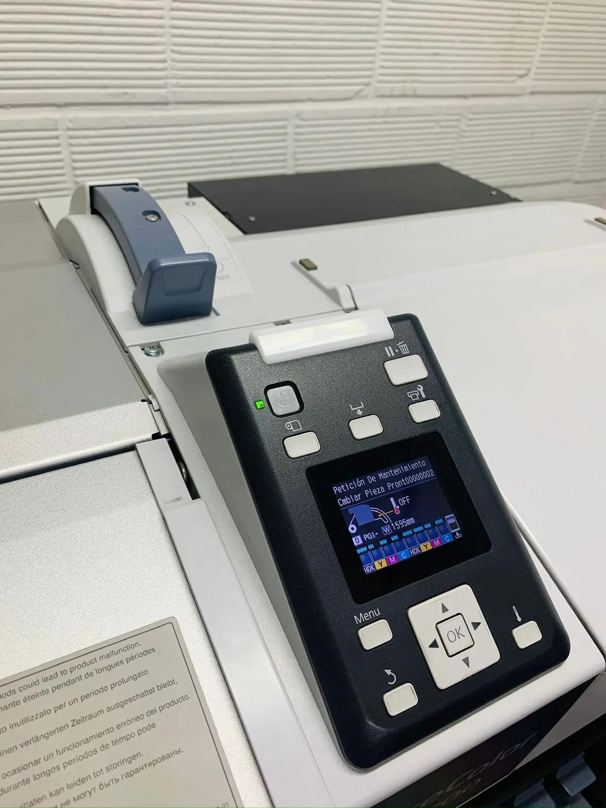 Gebruikt Epson SureColor F9200 I Dye Sublimation Printer