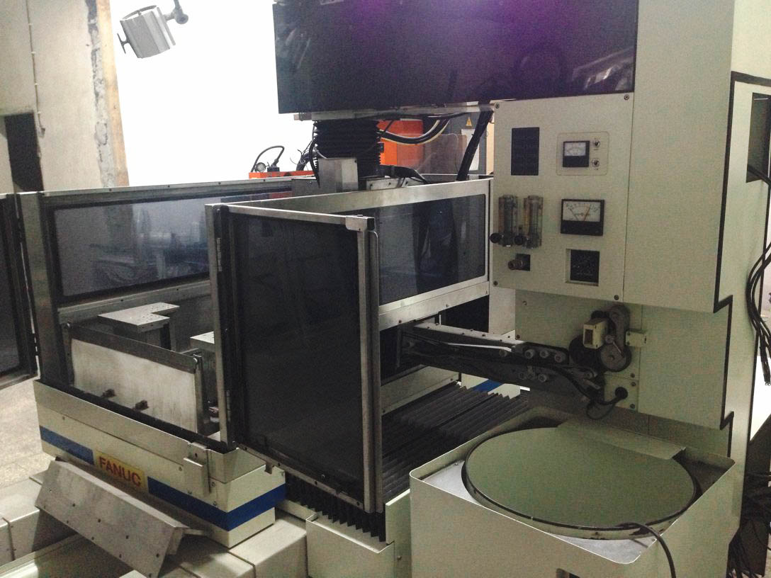 Used Fanuc CUT-W3 - Wire EDM
