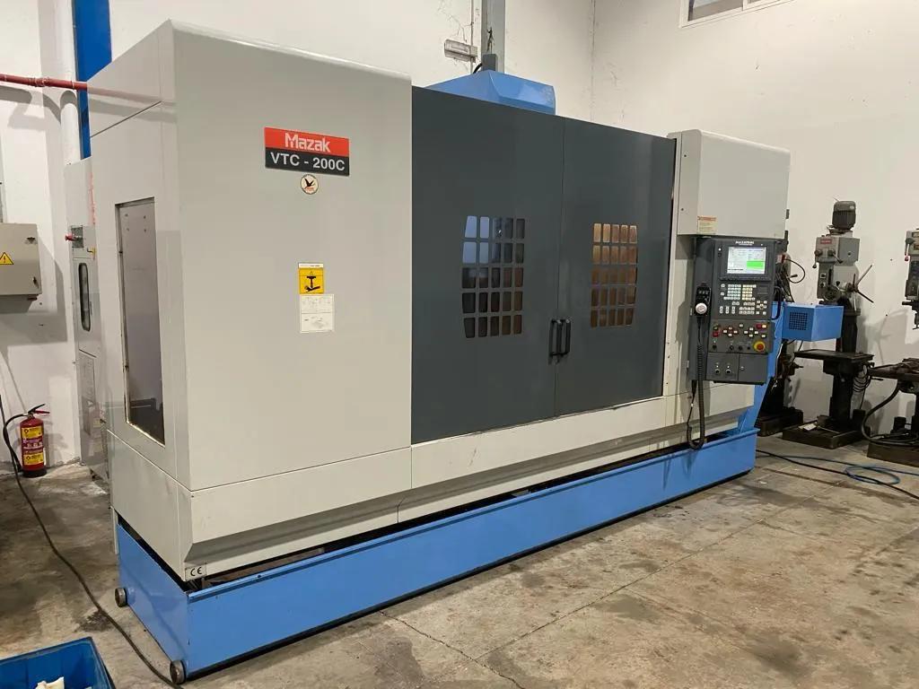 Usado Centro de mecanizado vertical Mazak VTC-200C I 2001