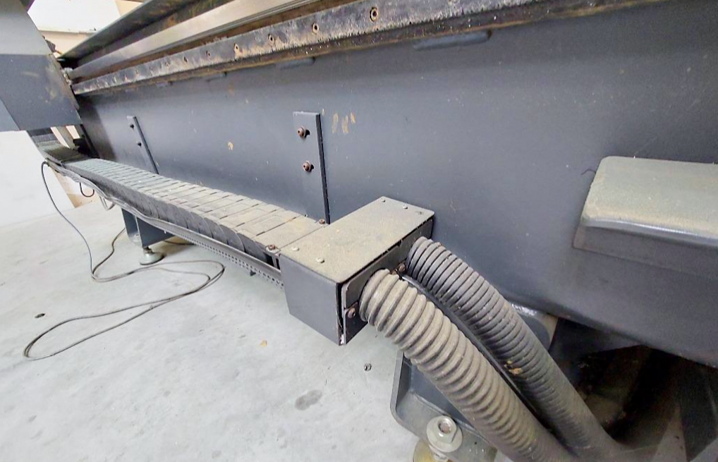 Usado Multicam 5-304-H - Router CNC - 2012