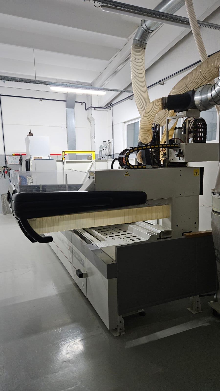 Used SCM Tech Z25 I CNC Machining Center I 2007