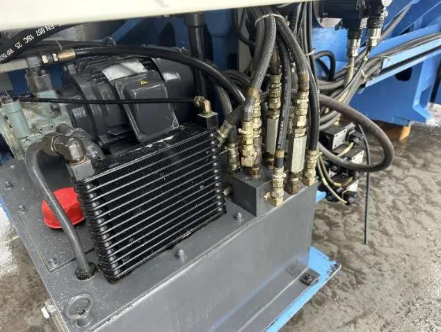 Used 2000 Mazak Multiplex 6200