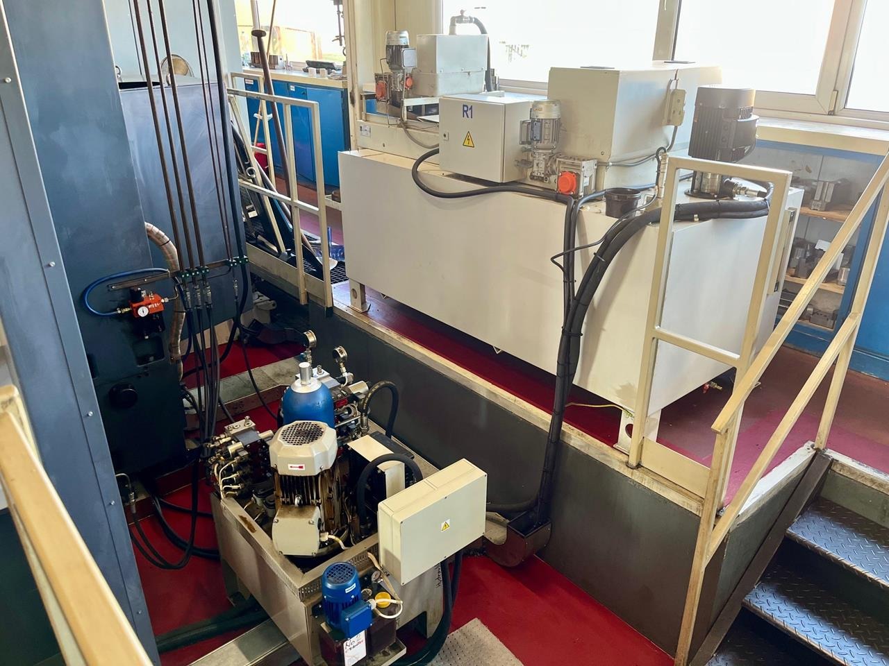 Used TOS SKIQ 8 I Vertical turret lathe I 2017