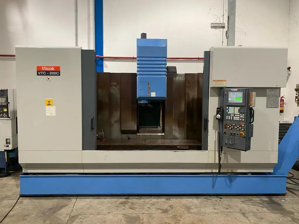 Usado Centro de mecanizado vertical Mazak VTC-200C I 2001