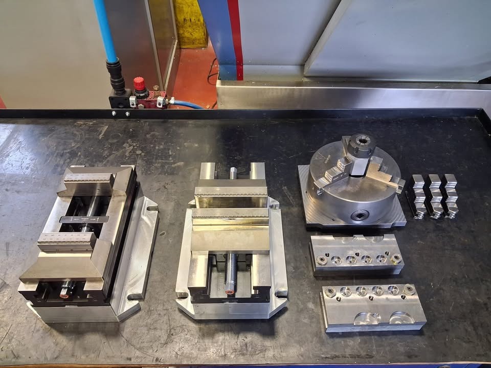 Used Hardinge XR600-5AX I Vertical Machining Center I 2007