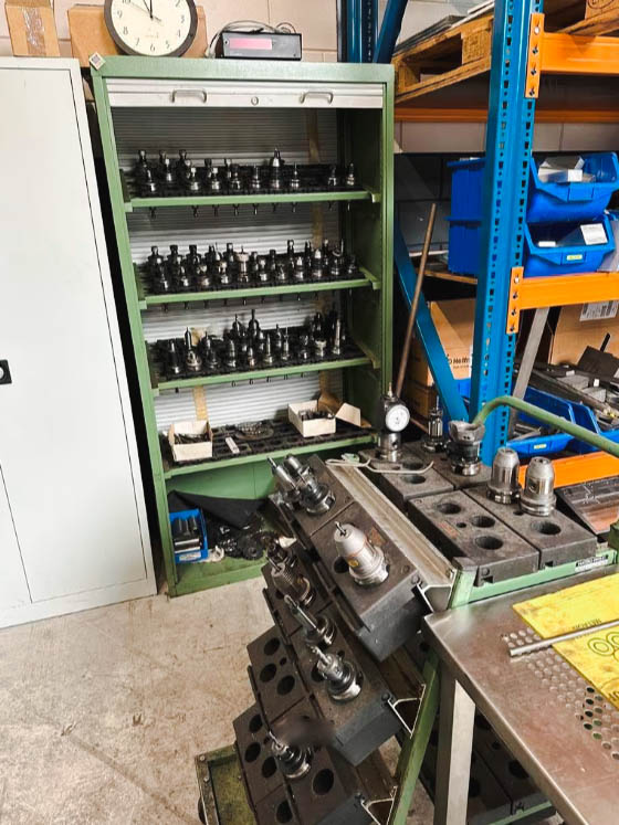 Used Victor Vcenter-80 - Vertical Machining Center