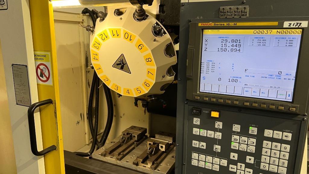 Used Fanuc Robodrill Alpha T14iA I Vertical Machining Center I 1998