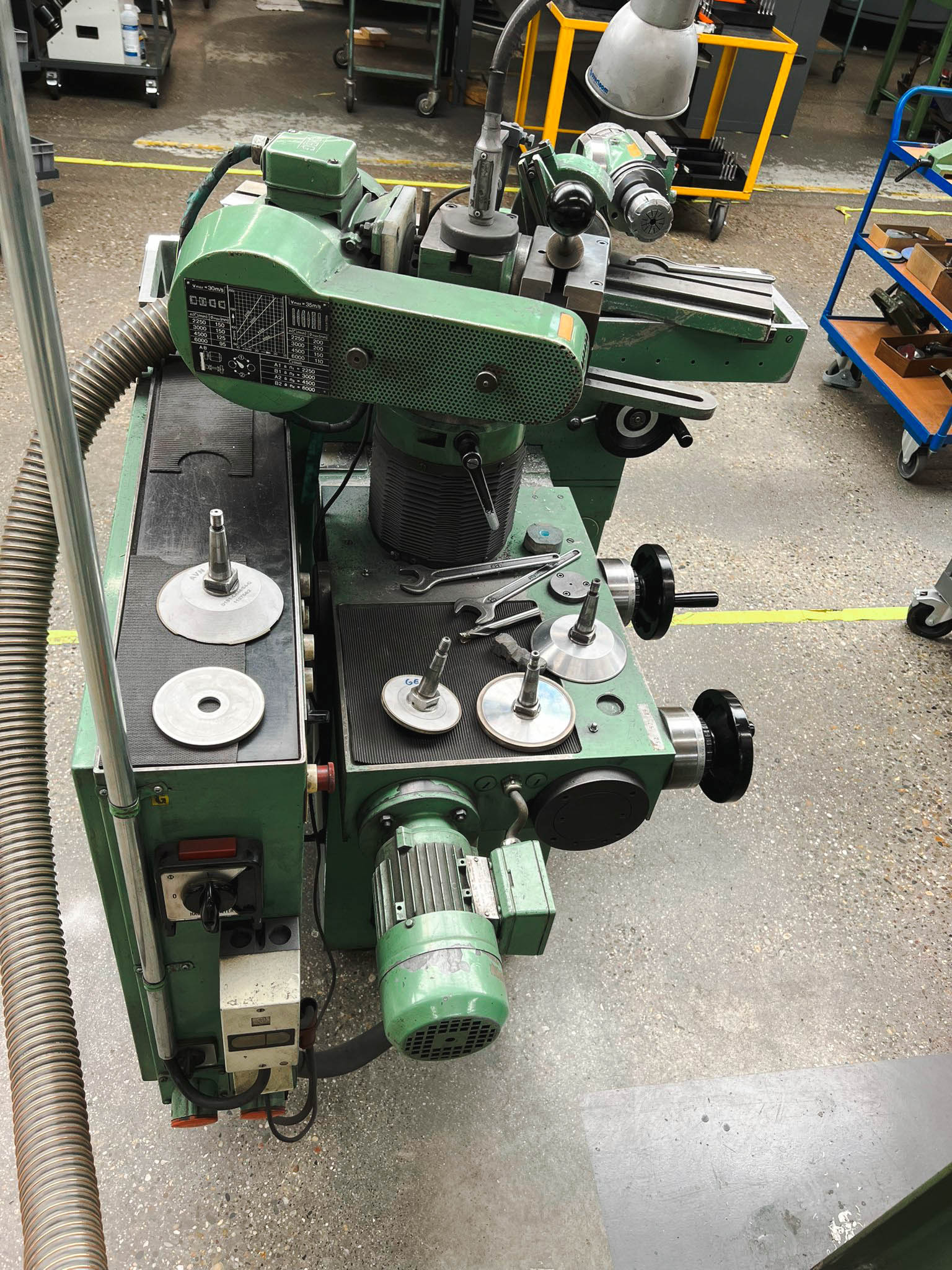 Used Schutte WU32 - Grinding - 1982