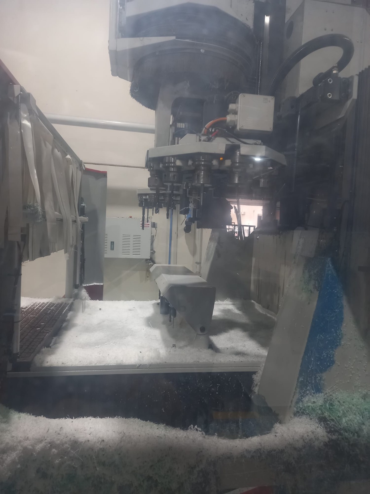 Used Cosmec Conquest 255 5A I CNC Machining Center