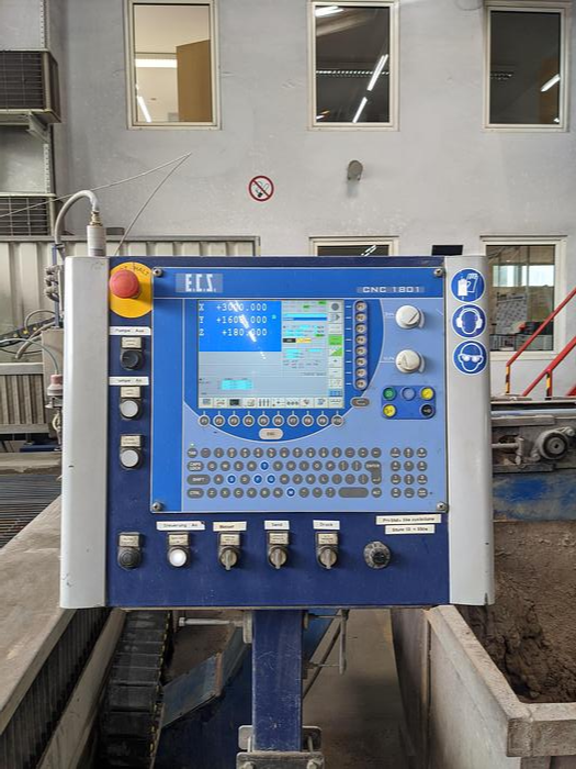 Usado CORTADORA POR CHORRO DE AGUA WF 1630 CNC