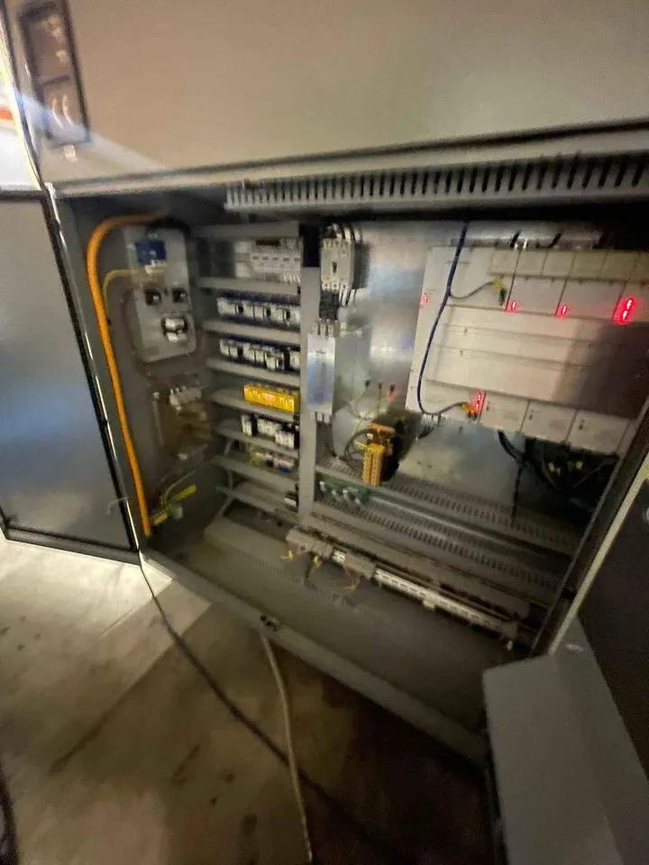 Usado Centro de Mecanizado Vertical Deckel Maho DMU 80T I