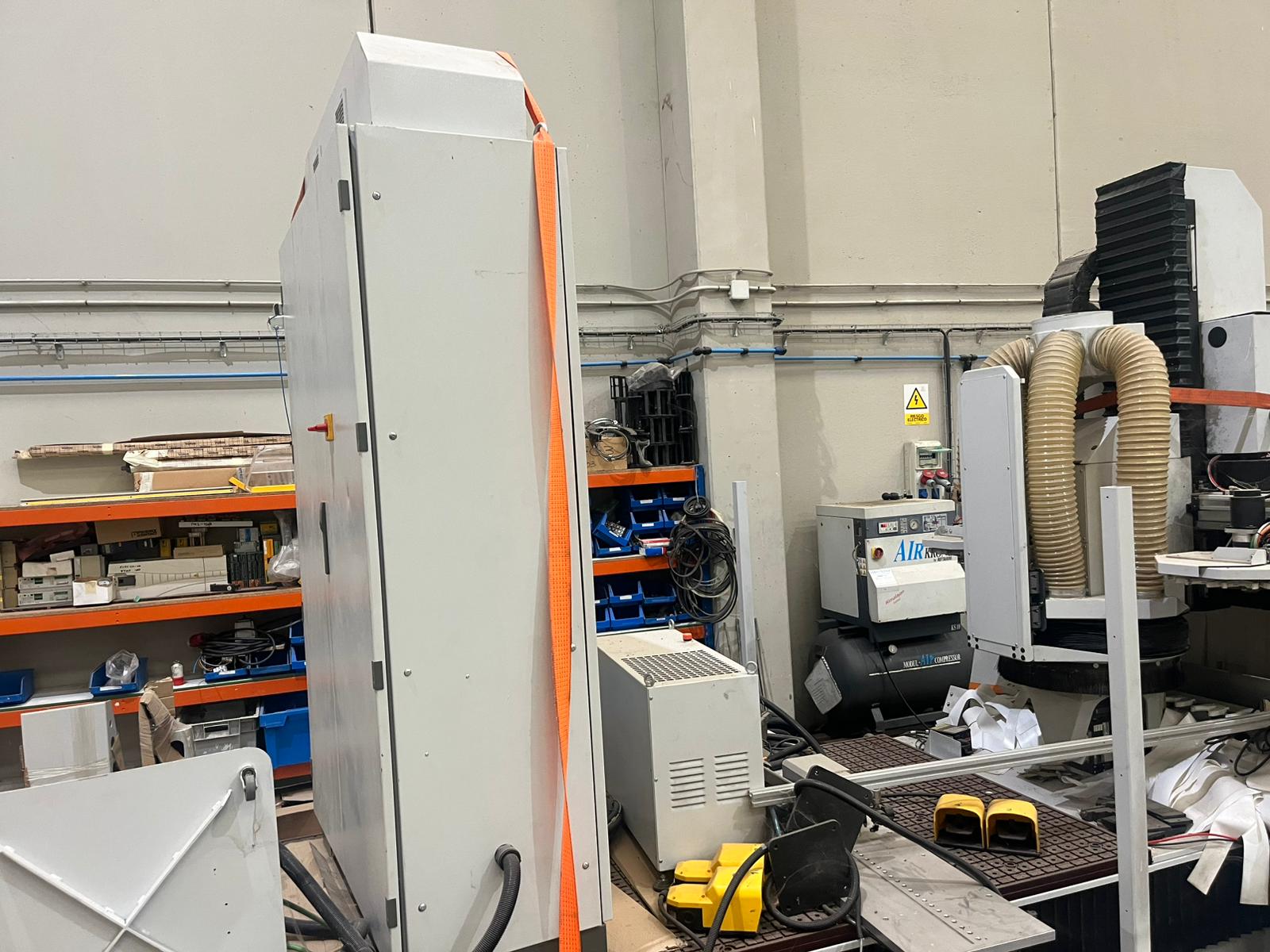 Used Cosmec Conquest 255 5A I CNC Machining Center