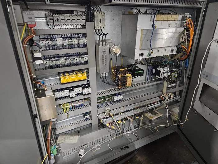 Usado Centro de Mecanizado Vertical Deckel Maho DMU 80T I