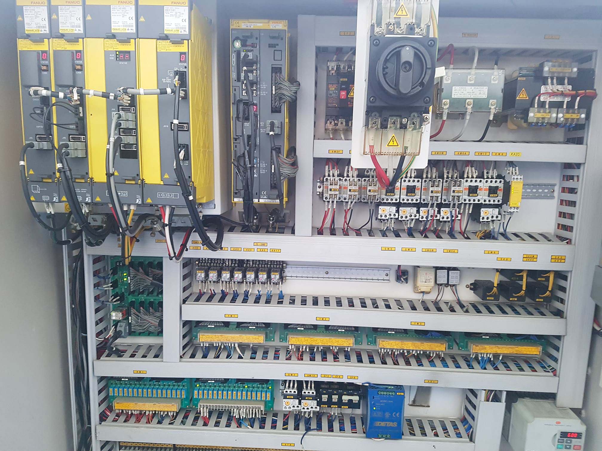 Gebruikt KIA Center V25 - Verticaal bewerkingscentrum - 2005