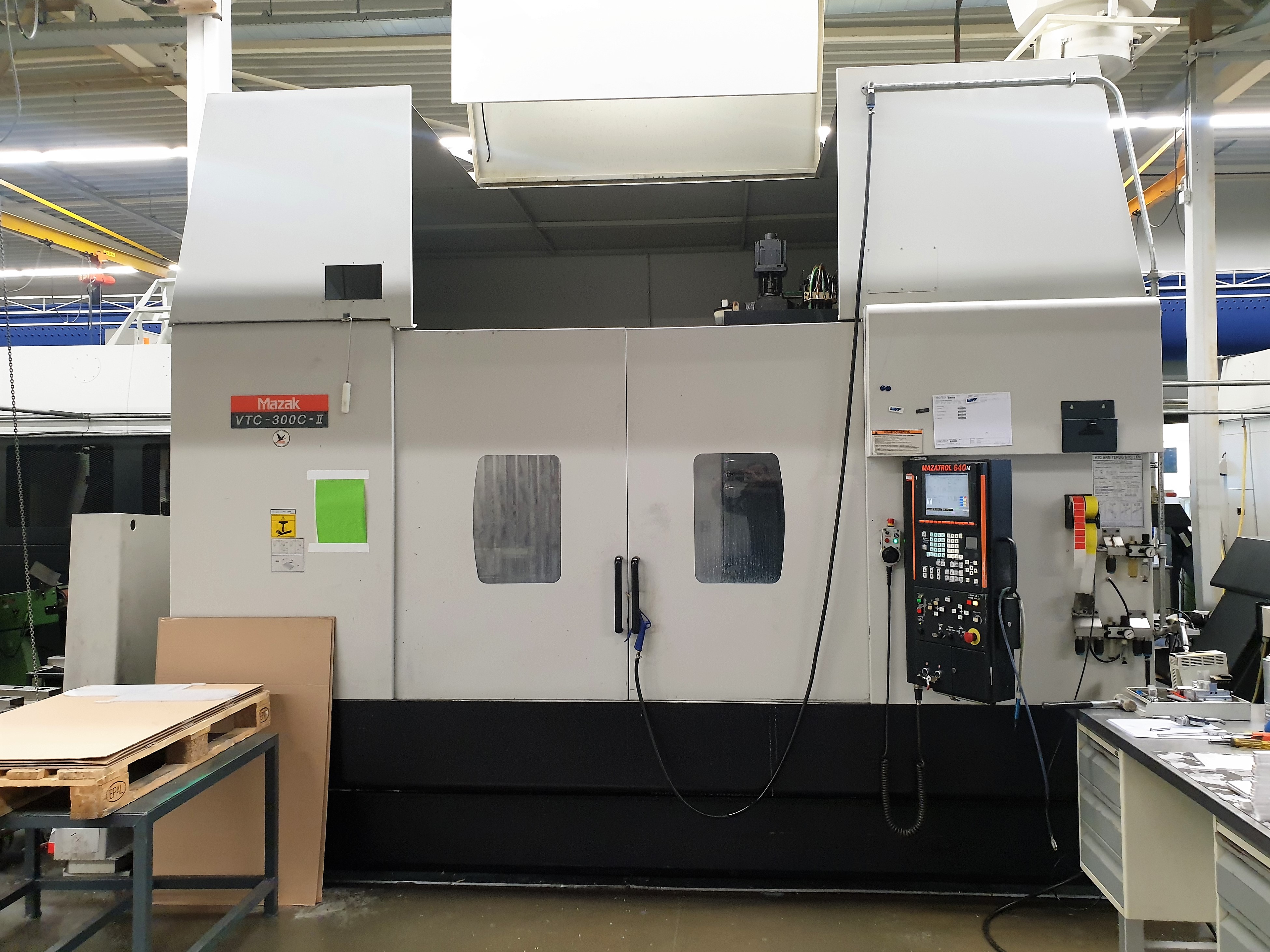Usado Centro de Mecanizado Vertical MAZAK VTC - 300C - II - 2005