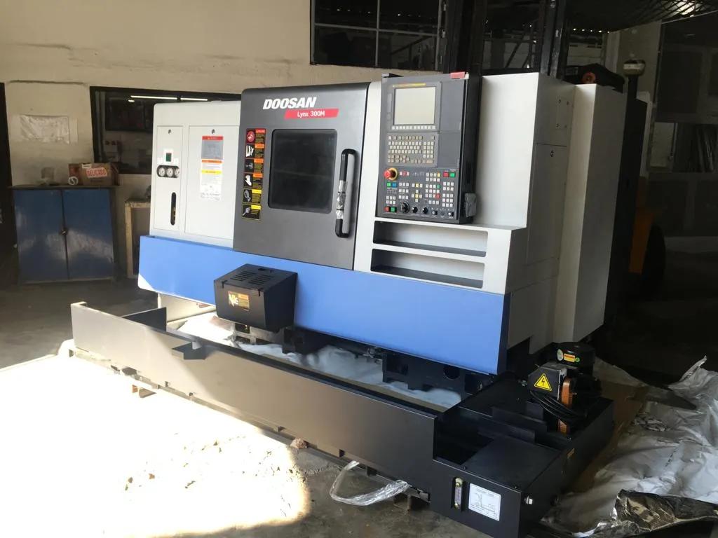 Usado Torno CNC Doosan Lynx 300M I