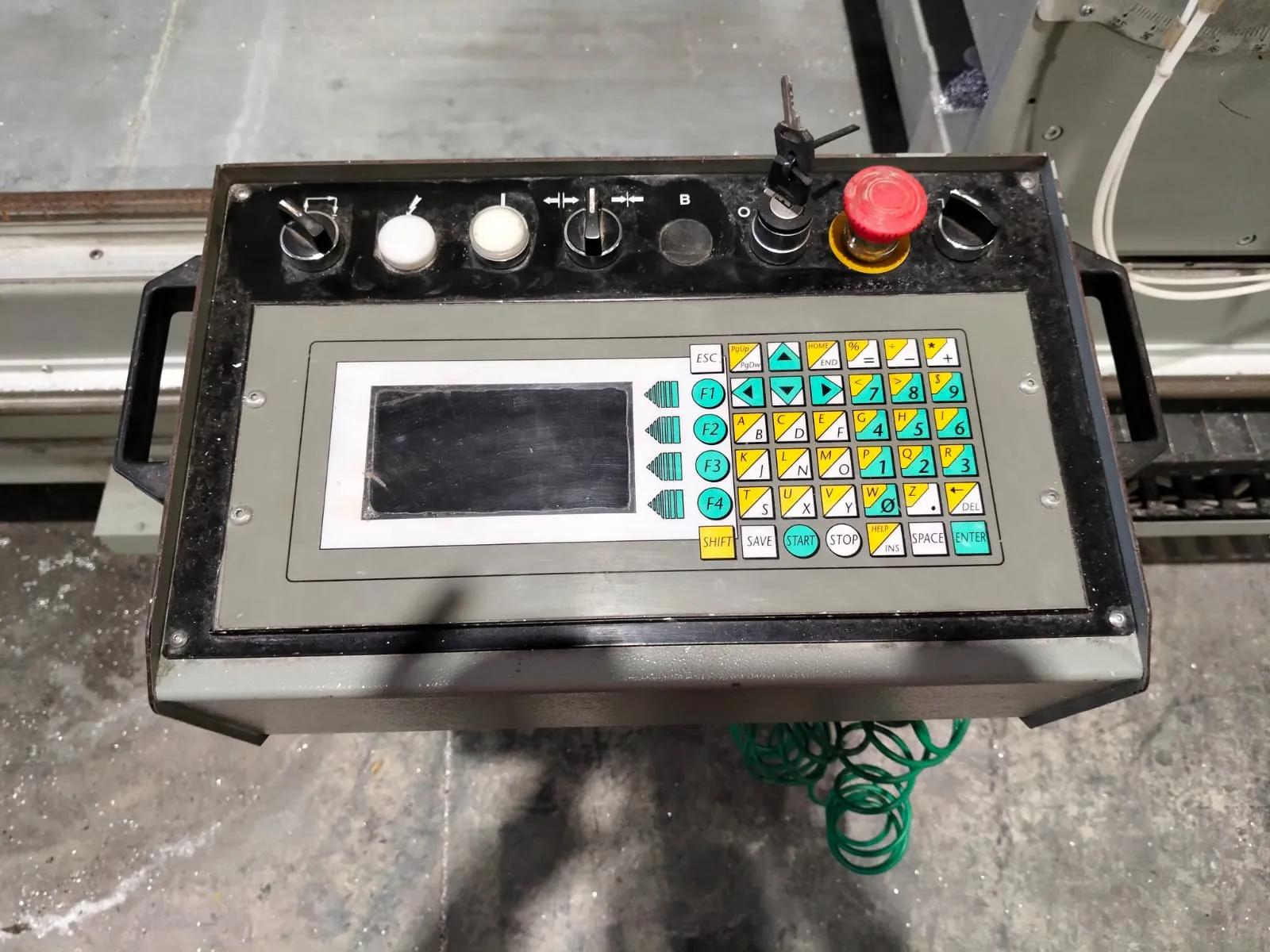 Usado Sierra de Inglete Doppia Luna 450 TU/5 I de Emmegi