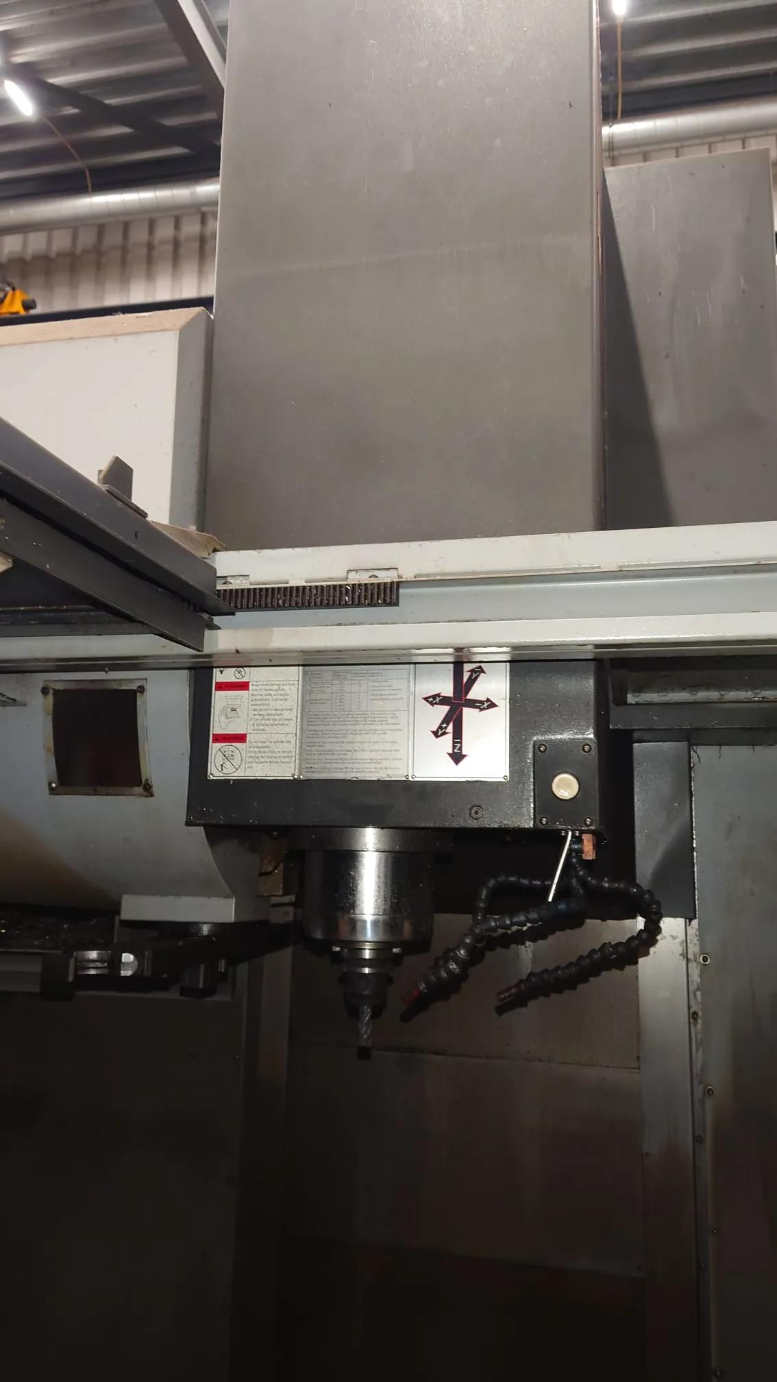 Usado Centro de Mecanizado Vertical Accuway UM-350V5 I