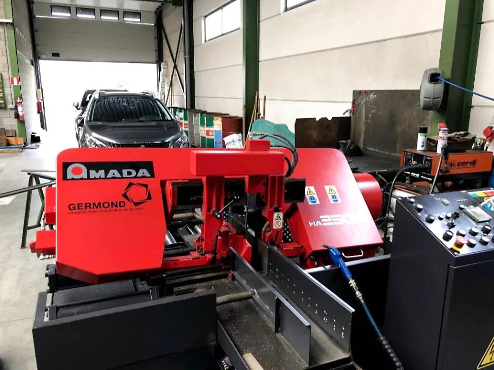 Gebruikt Amada HA250W I Lintzaag I 2011