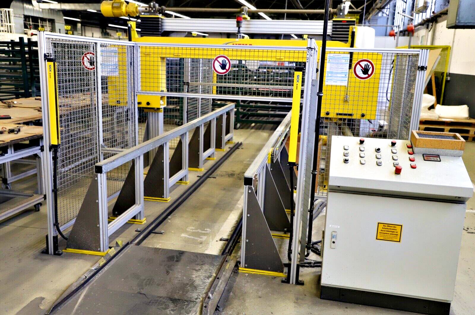 Usado Hema HTR600 - Sierra de cinta - 2008