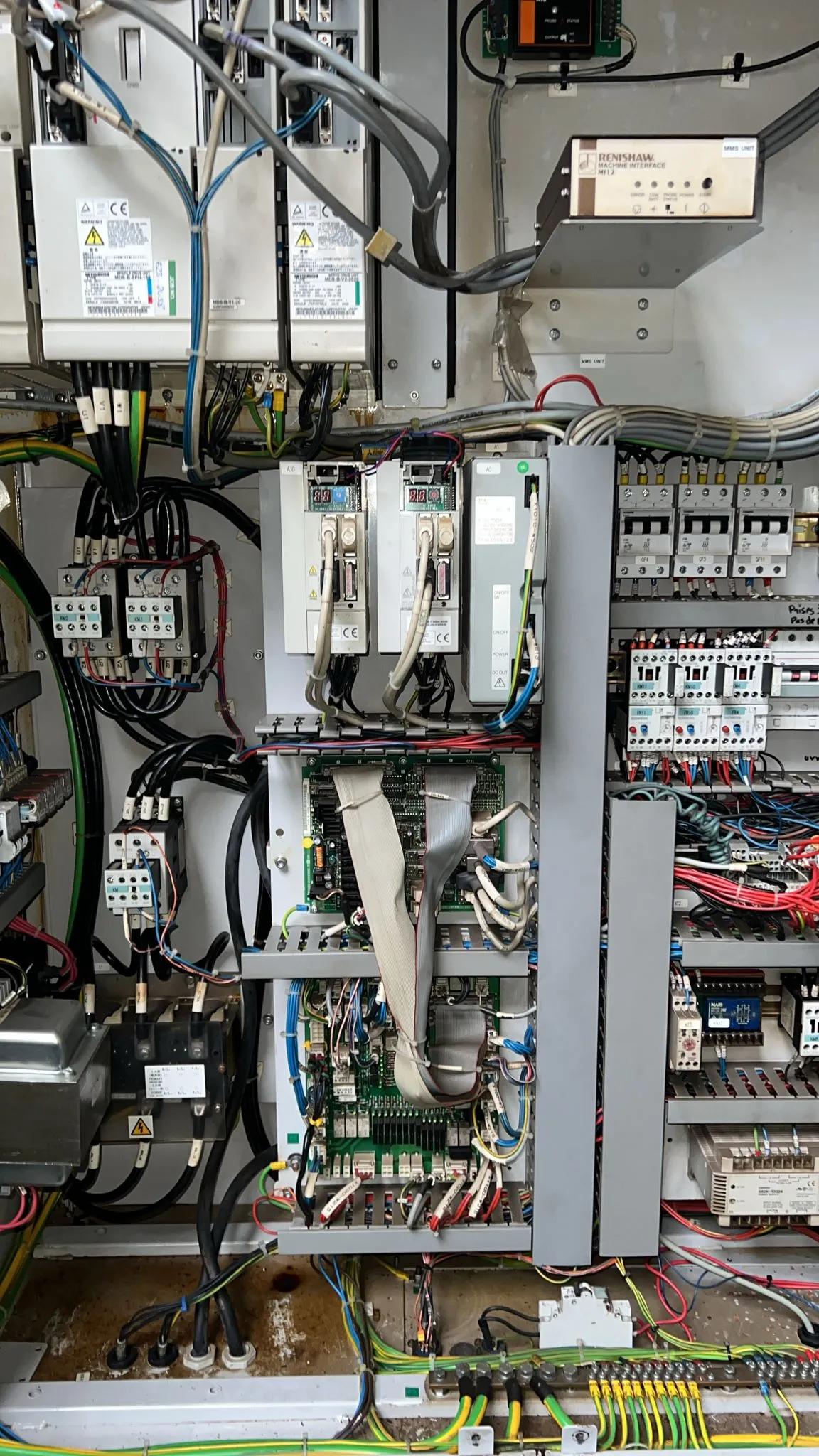 Usado Centro de mecanizado vertical Mazak VTC-200B I, 1999