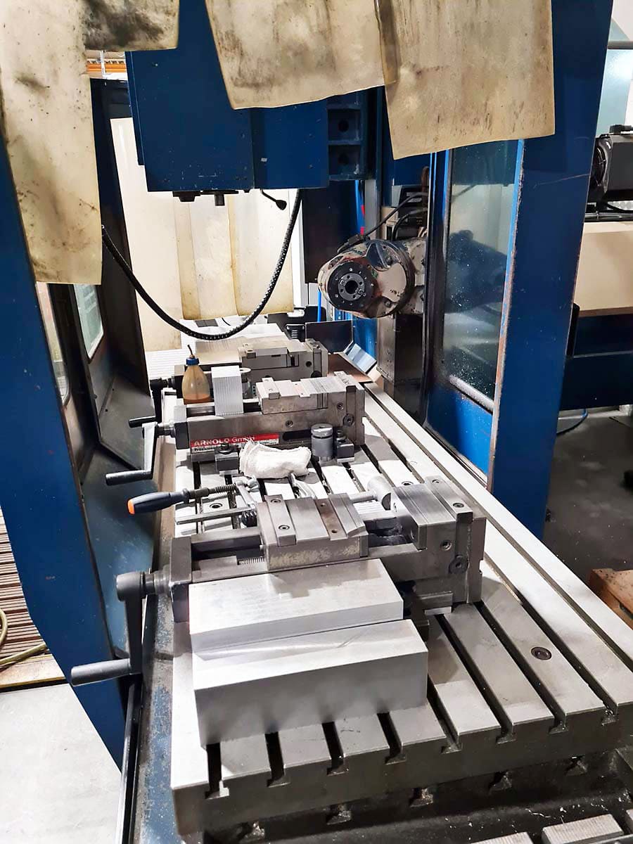 Gebruikt Lagun 1800 CNC - Universele freesmachine - 1996