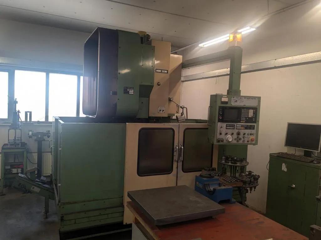 Usado Centro de mecanizado vertical Mori Seiki MV 45/40 I, 1986