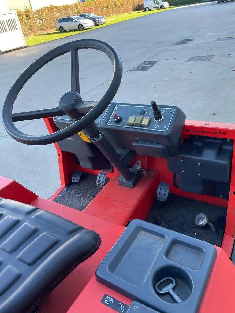 Gebruikt HAKO Jonas 1450 E I Straatveger