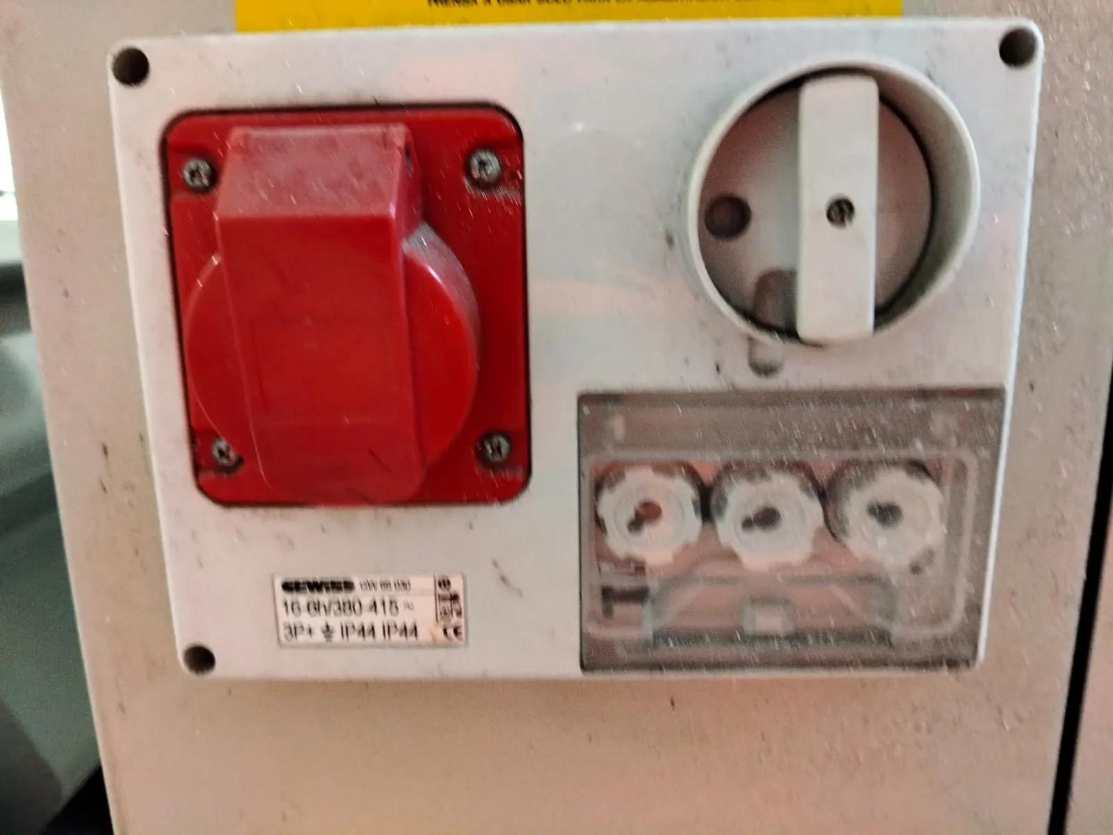 Usado Sierra de Inglete Doppia Luna 450 TU/5 I de Emmegi