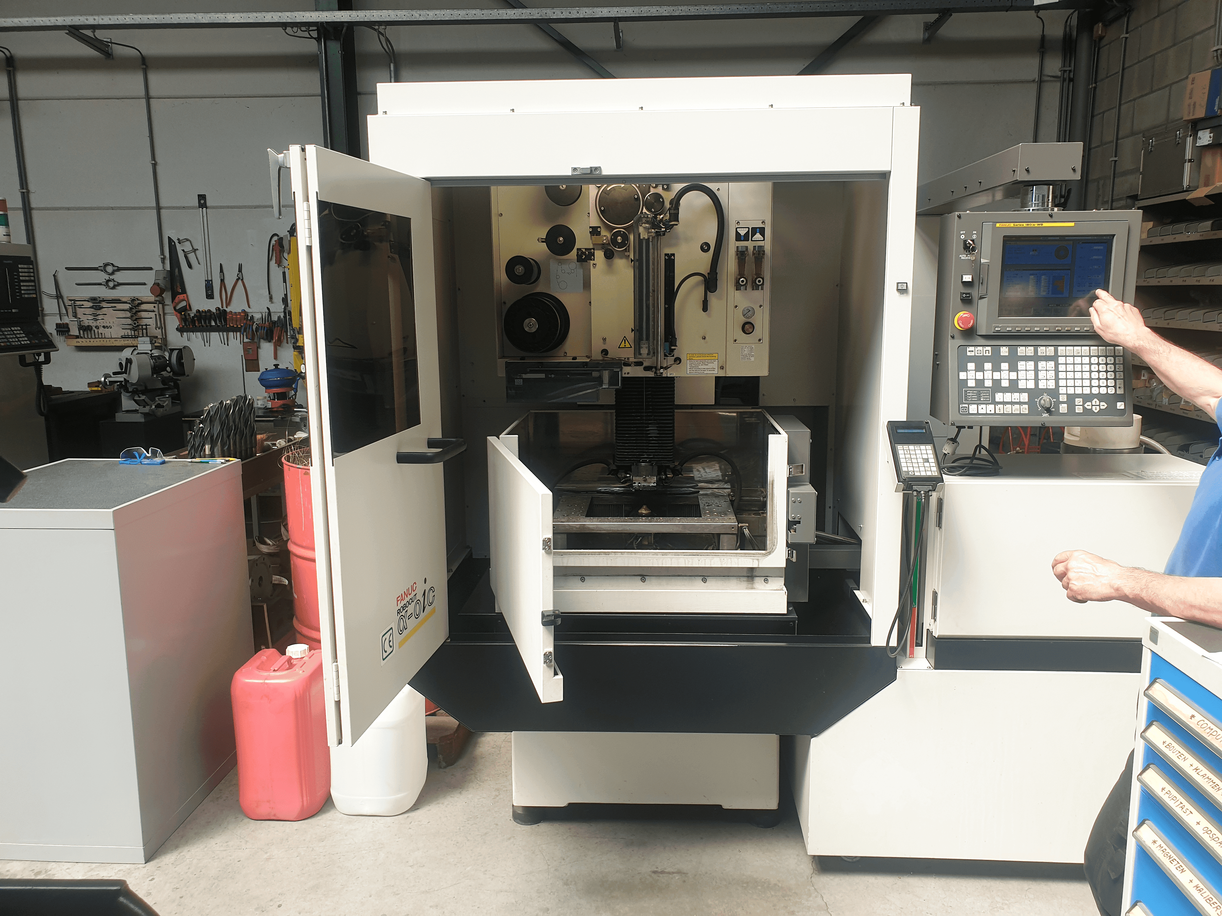 Used Fanuc Robocut a-0iC - A04B - Wire EDM - 2006