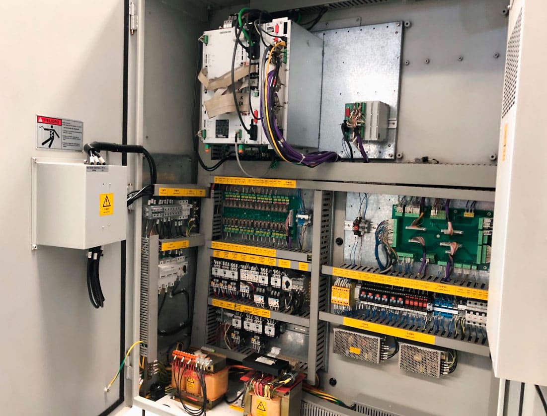 Usado Quaser MV-154P - Centro de mecanizado vertical - 2007