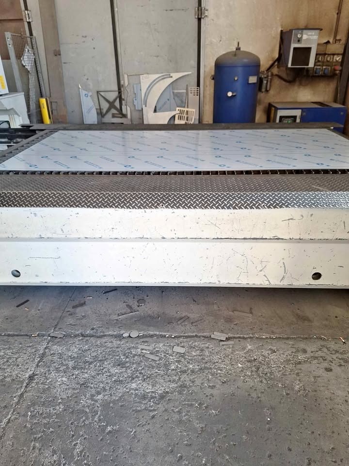 Used LVD Axel 3015 S I Laser Cutting I 2007