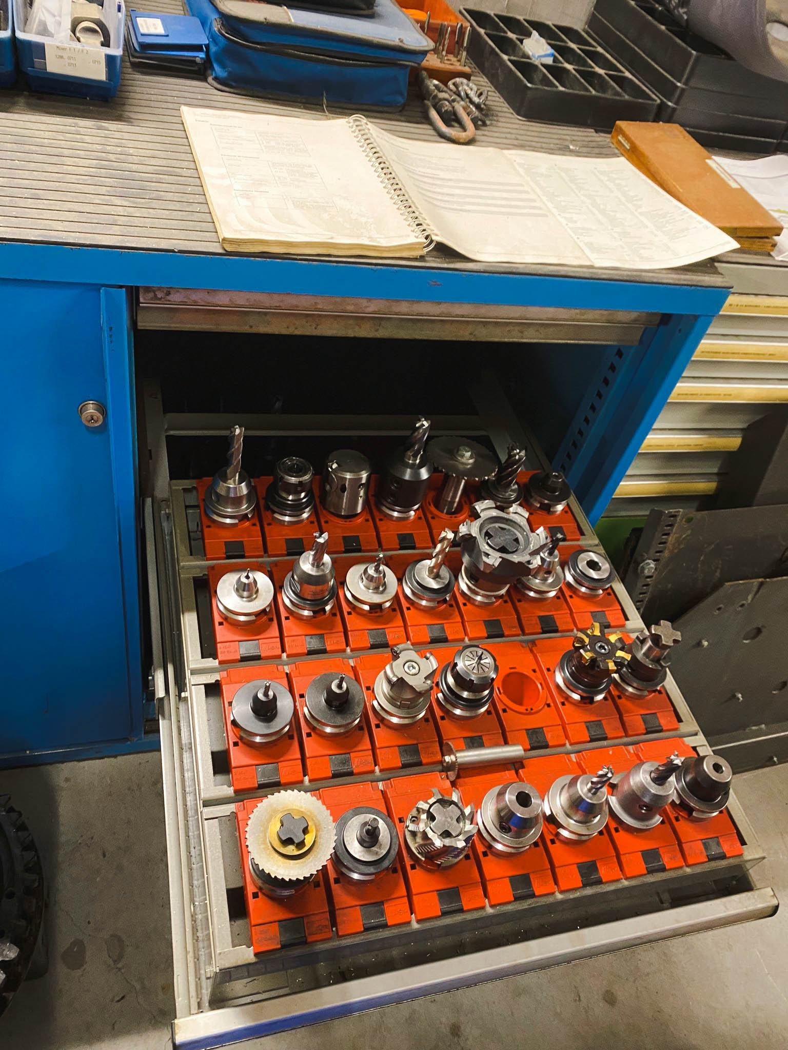 Used Bridgeport VMC 760/22 - Vertical Machining Center - 1995