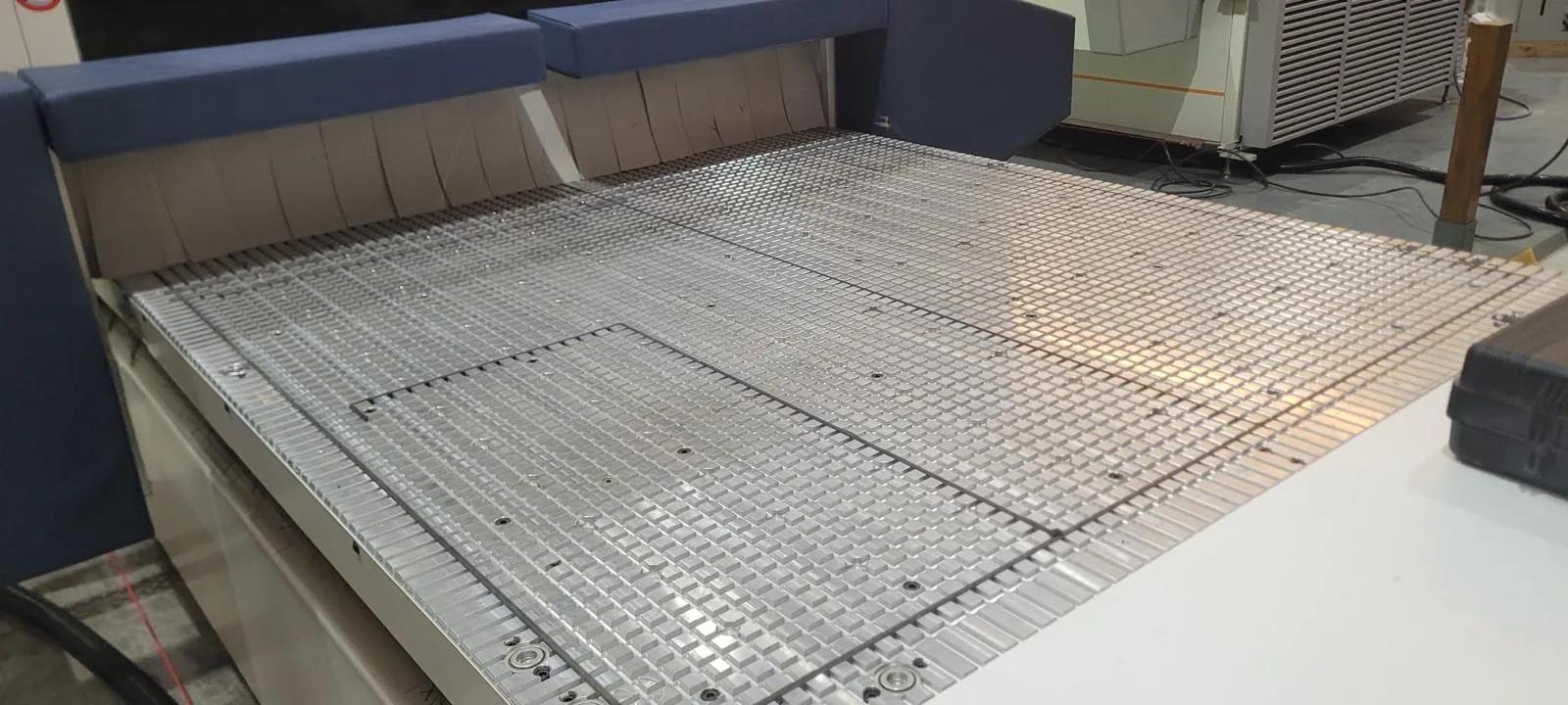 Usado Centro de Mecanizado CNC SCM Morbidelli N100 I